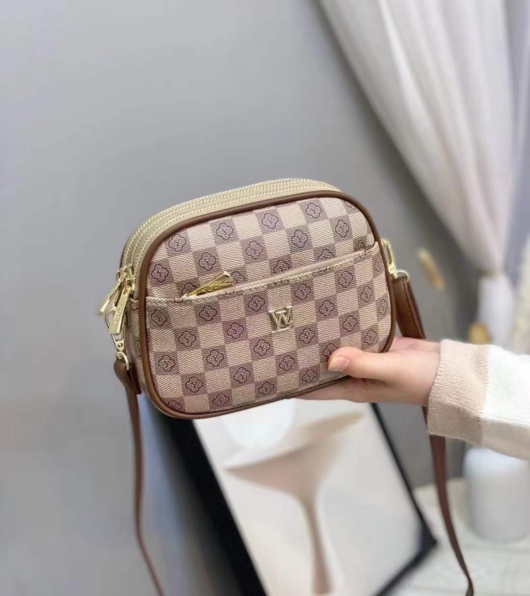 Túi đeo chéo da nữ nữ dáng gọn dập vân nổi họa tiết monogram thời trang vintage nhiều ngăn tiện dụng Y3098