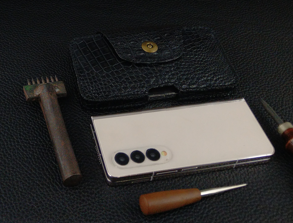 Bao Da Đeo Lưng cho Samsung Galaxy Z Fold2 Z Fold3  Z Fold4  Da Cá Sấu thật may thủ công