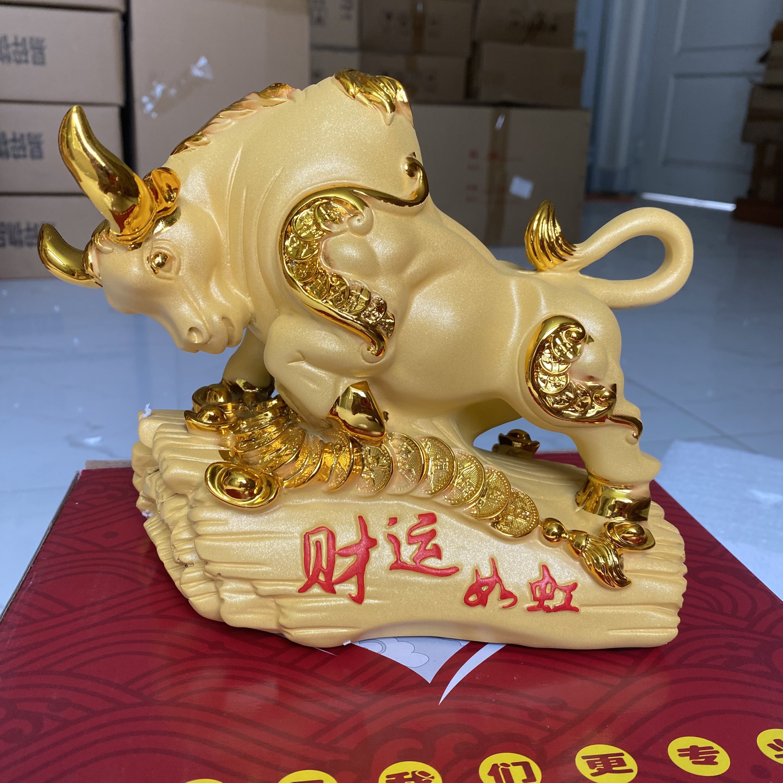 Bò Tài Chính, Bò vàng linh vật mang lại may mắn vài tài lộc, đặc biệt trong kinh doanh và đầu tư tài chính, Mã T101