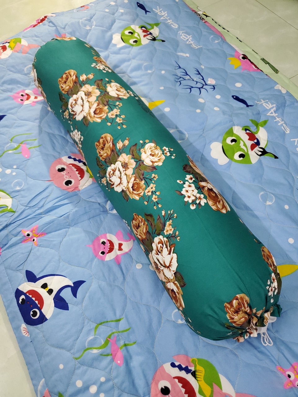 Áo gối ôm cotton poly 35x100cm. Có dây rút mẫu mã đẹp, giao màu ngẫu nhiên