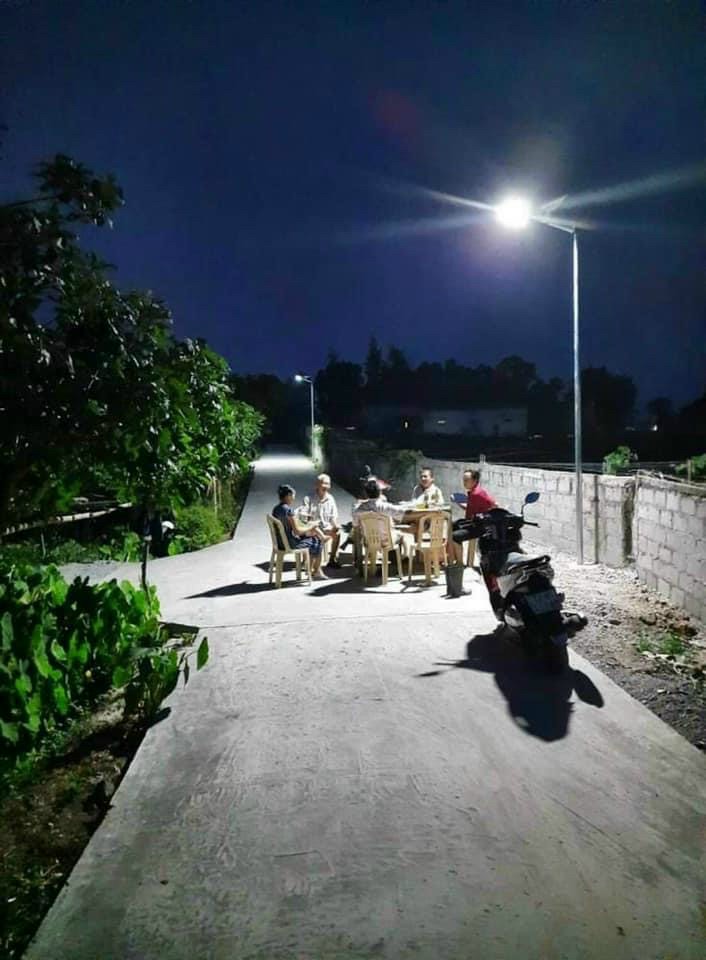 Đèn Năng Lượng Mặt Trời Bàn Chải 300W, Công Suất 300w, Diện Tích Chiếu Sáng 150M2