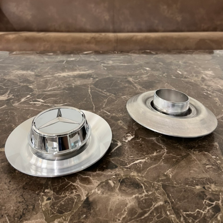 Logo chụp mâm, ốp lazang bánh xe ô tô Maybach A700 - Chất liệu: Hợp kim nhôm và nhựa ABS