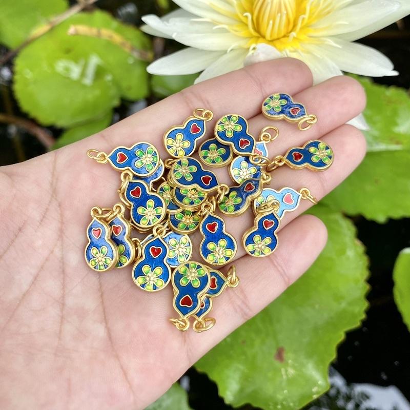 Charm hồ lô vàng mix vòng tay