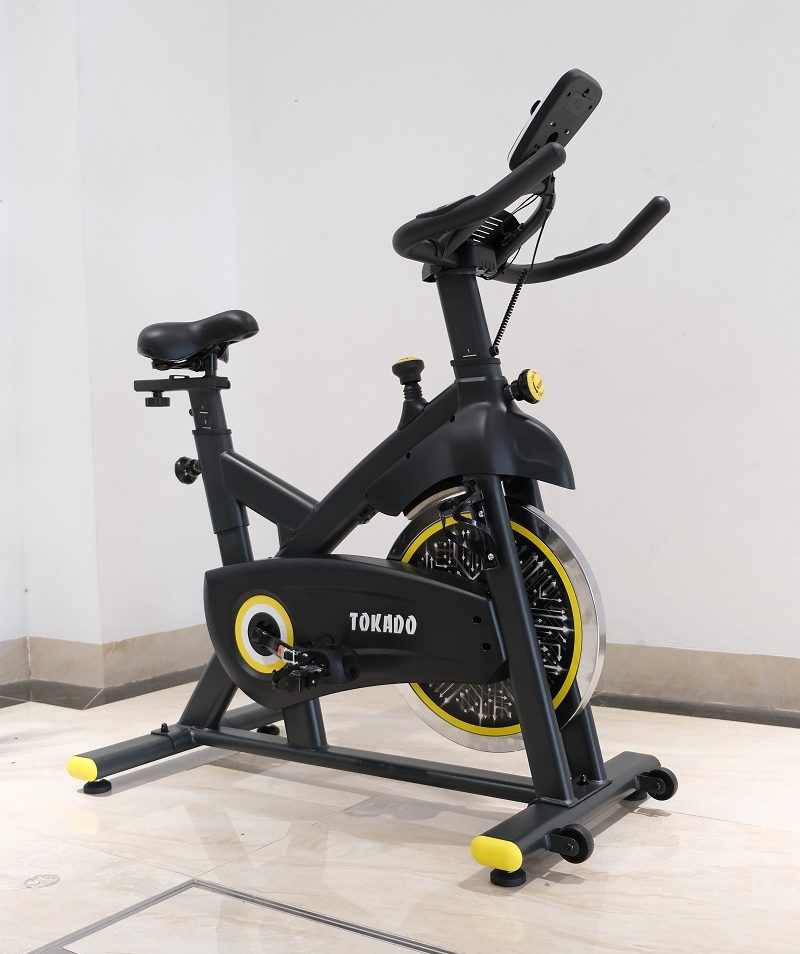 Xe đạp thể dục thể thao trong nhà TK68, bánh đà 13kg điều chỉnh tốc độ dễ dàng, có bánh xe di chuyển linh hoạt