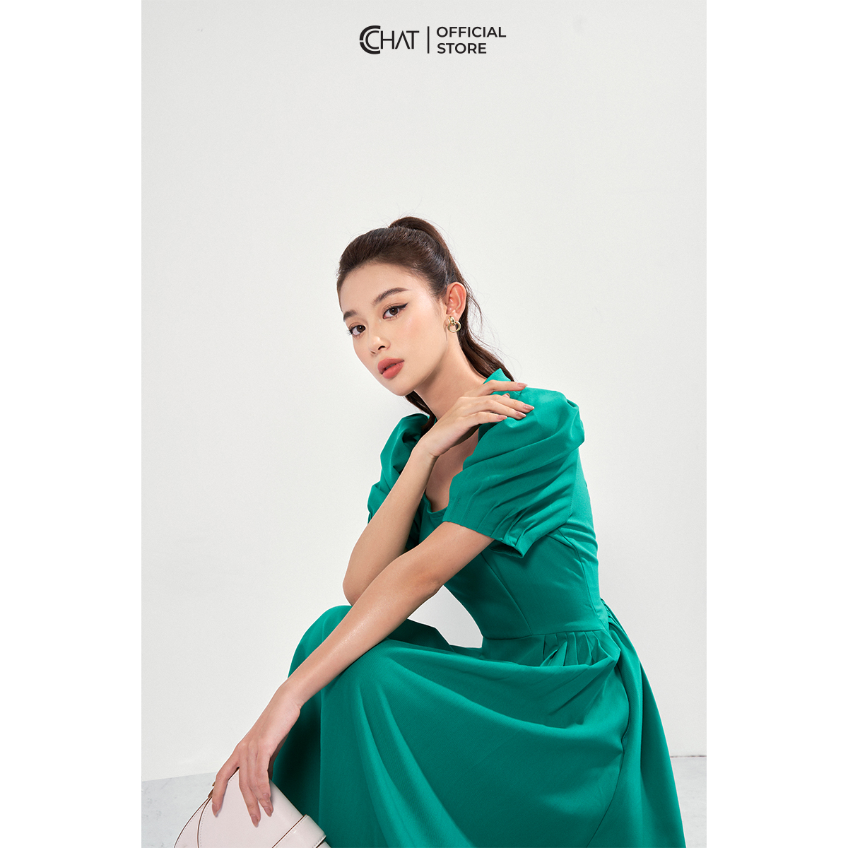 Đầm Nữ CCHAT Dáng Xòe Tay Phồng Xếp Ly Chất Tuytsi Cao Cấp 12VNS2025XT