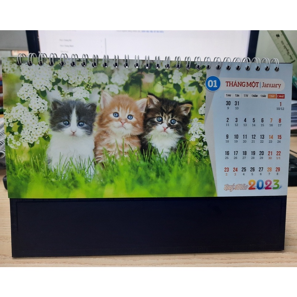 Lịch bàn lò xo 13 tờ quý mão may mắn - có kèm túi giấy