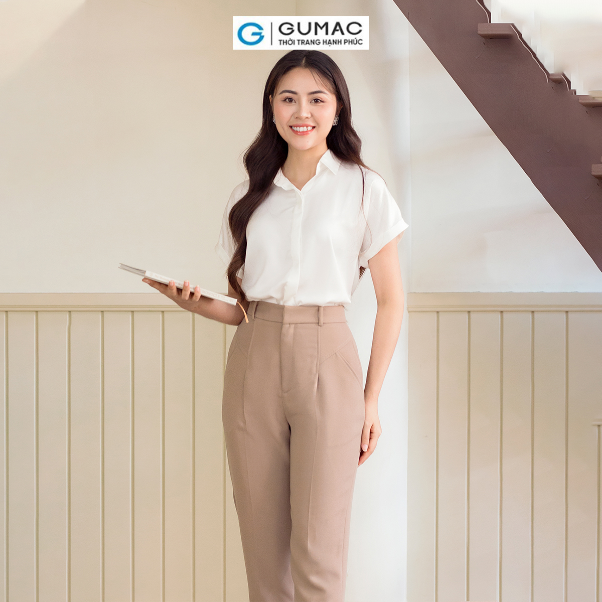 Áo sơ mi nữ tay ngắn liền lai lật nẹp che nút công sở thanh lịch thời trang GUMAC AD06017