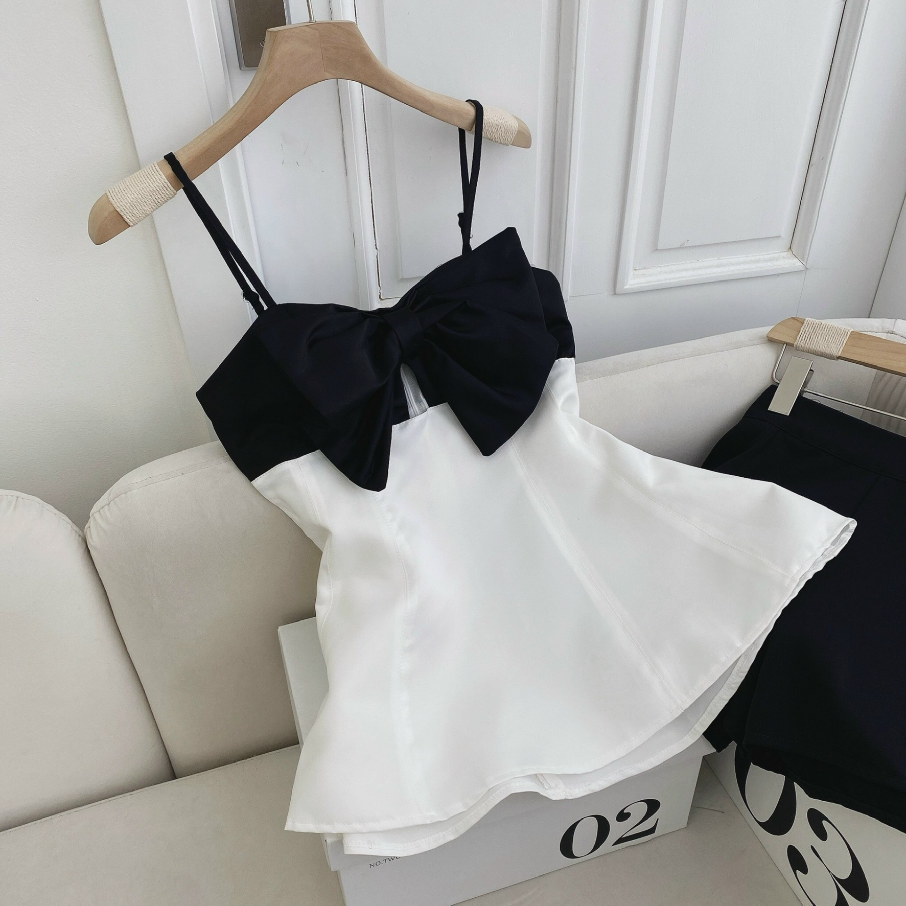 Set áo 2 dây nơ ngực kèm quần short sang chảnh