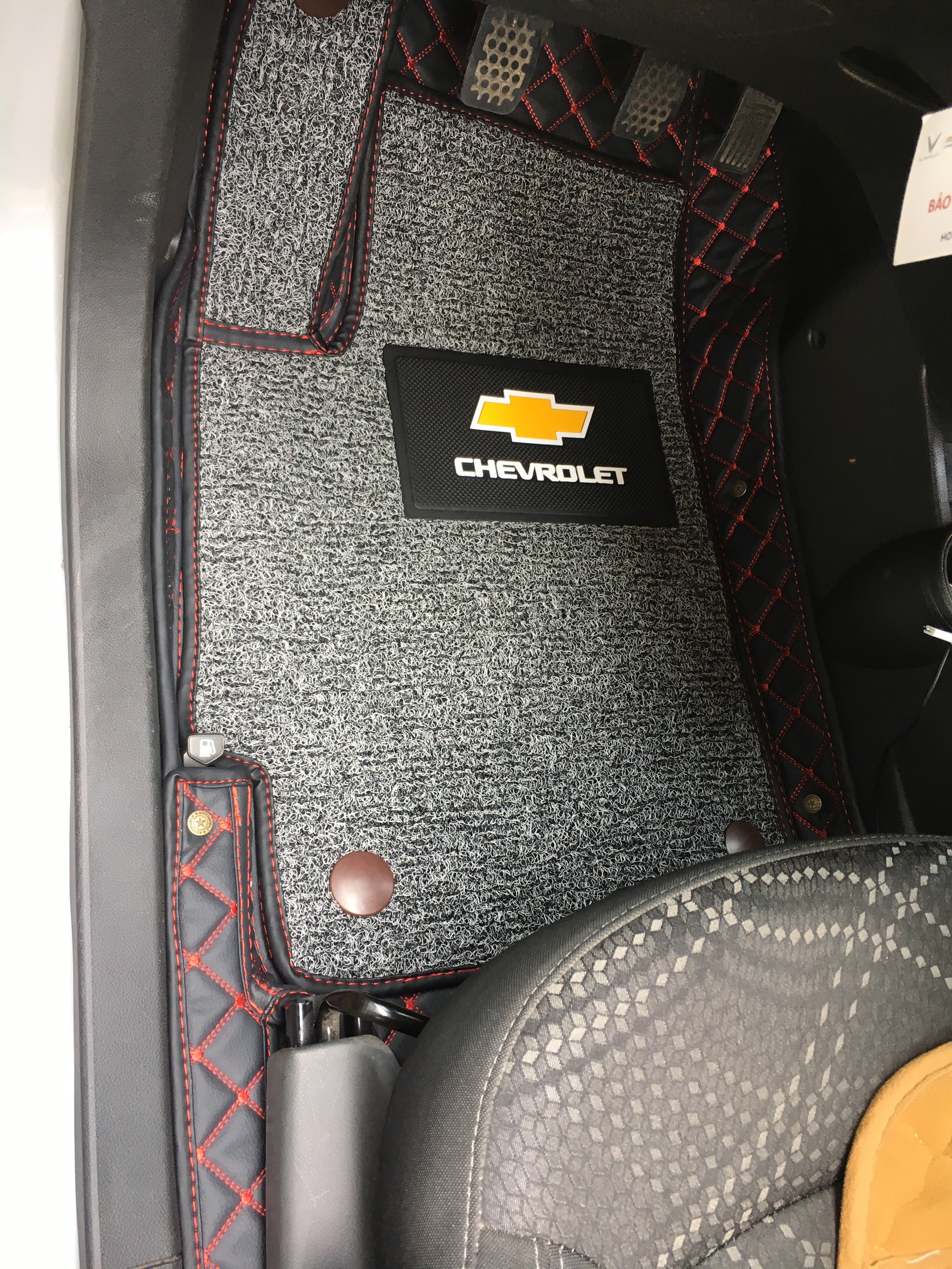 Thảm sàn ô tô 6D dành cho xe Chevrolet Spark 2018 da Thường màu T2.2 + R3 hình ảnh thật chụp bằng điện thoại không chỉnh sửa có video hướng dẫn lắp đặt tại nhà