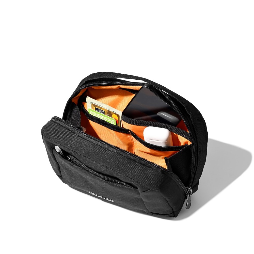[HÀNG CHÍNH HÃNG] Túi phụ kiện Mikkor The Levi Tech Pouch rất nhiều ngăn để dây cáp sạc, tai nghe, pin dự phòng, chuột không dây, chất liệu vải polyester chống thấm nước bền và chắc chắn giúp bảo vệ thiết bị của bạn mọi lúc mọi nơi
