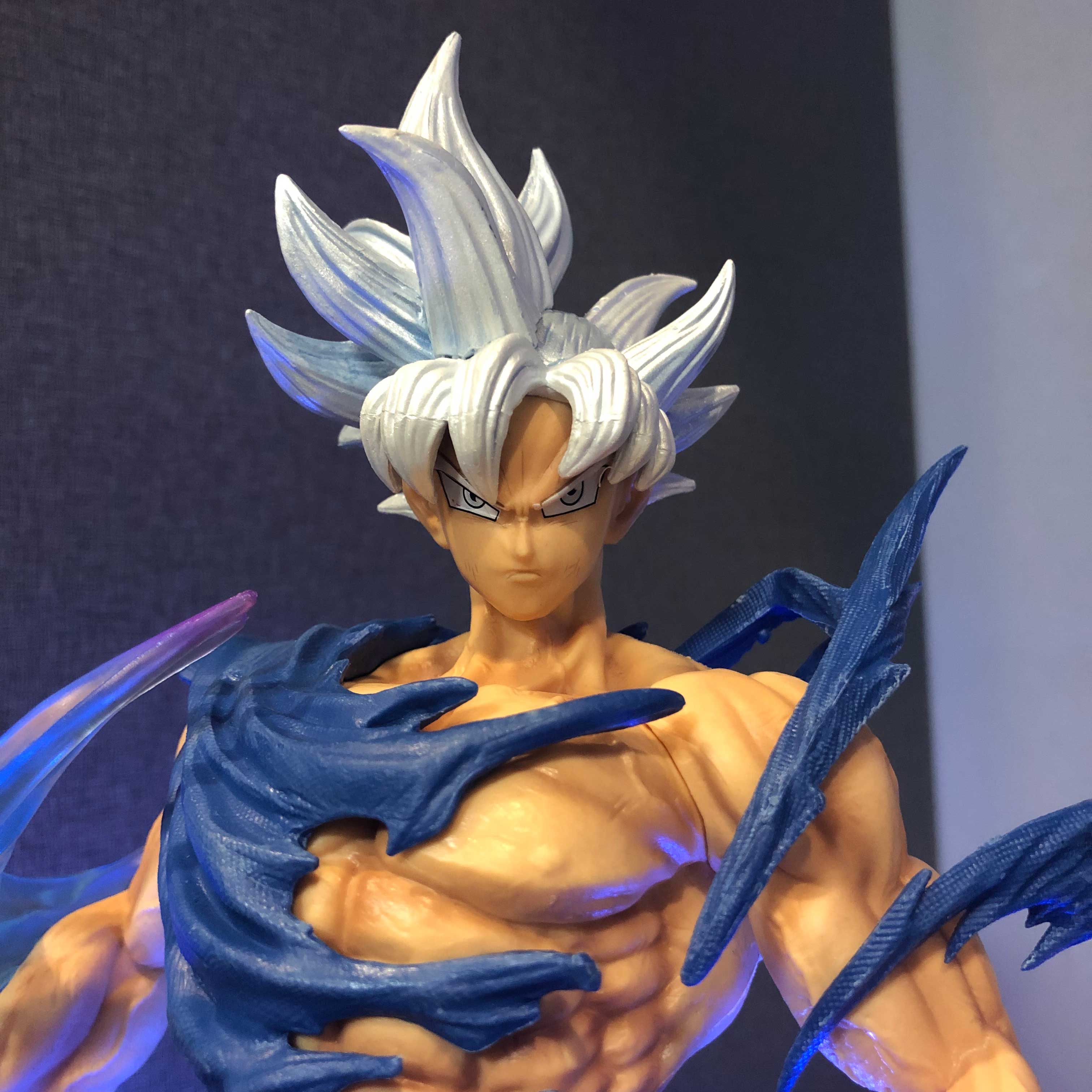 Mô hình Son Goku bản năng vô cực 49 cm có LED (usb) - Dragon Ball