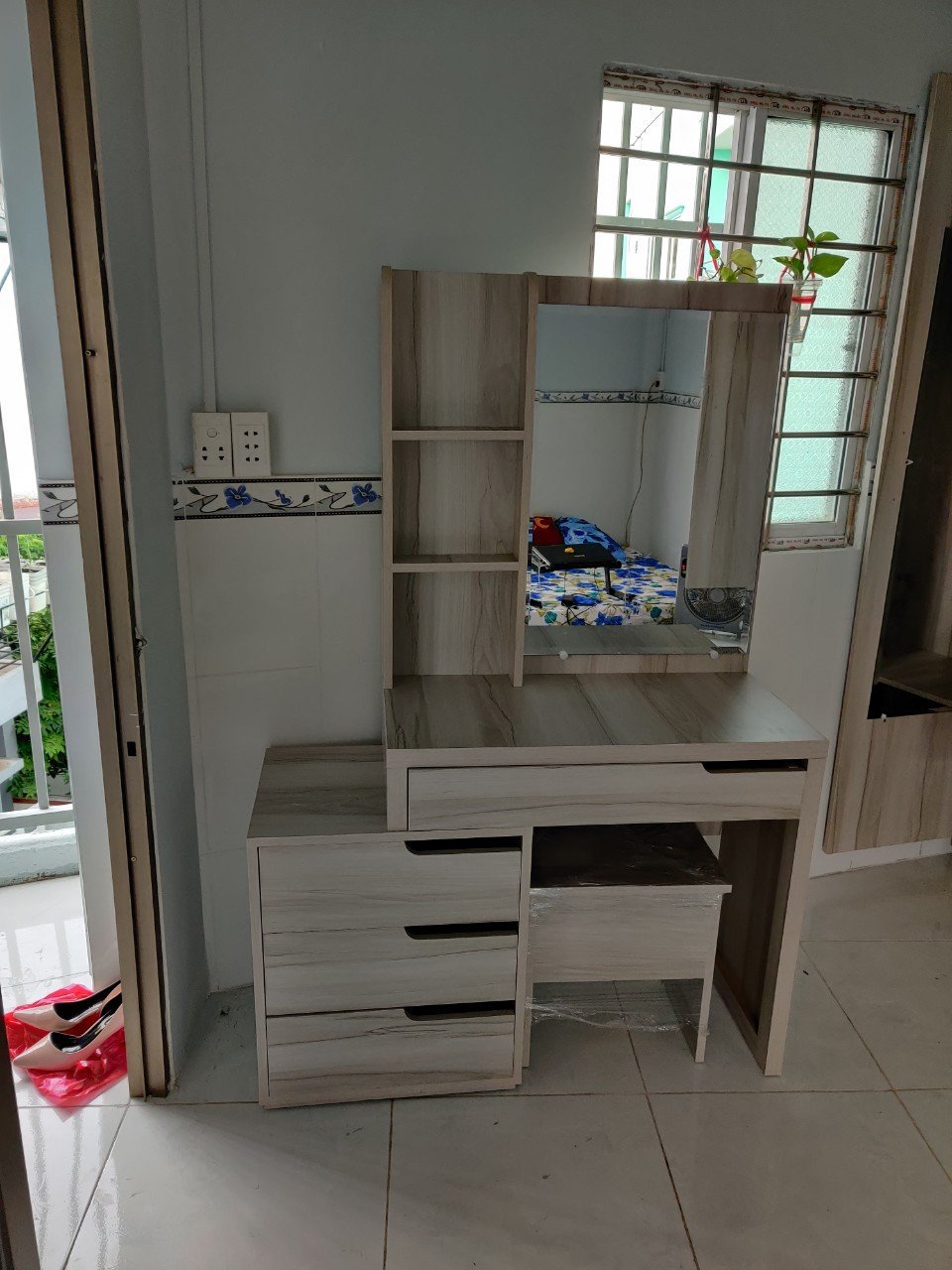 BÀN TRANG ĐIỂM 001