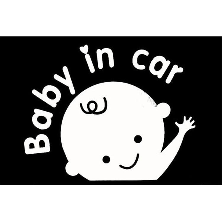 Tem BABY IN CAR dán phía sau và hai bên xe ô tô