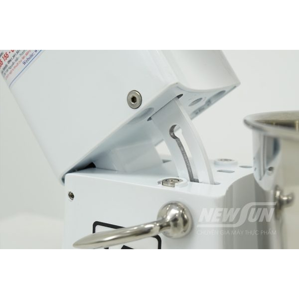 Máy đánh kem trứng, trộn bột đa năng NEWSUN B-7C với bộ 3 càng đánh chuyên dụng - Hàng chính hãng