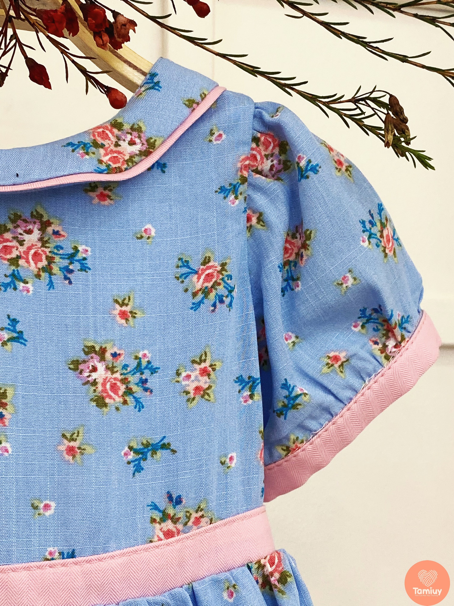 Đầm Bé Gái Tamiuy Cao Cấp Thiết Kế Hoa Nhí Cổ Bâu Sen Chất  Liệu  Cotton Mềm Mại