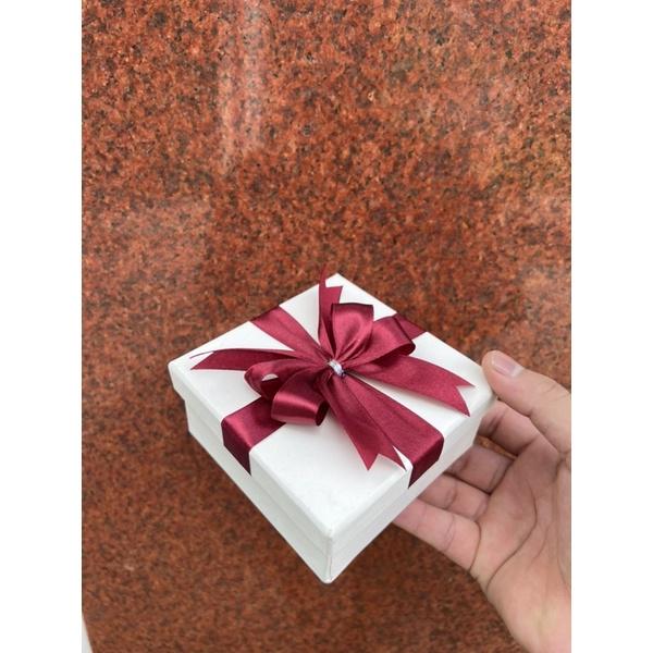 Hộp quà nhỏ xinh xắn, vuông 10 cao 5cm