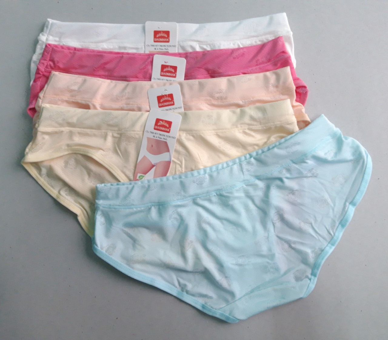 Combo 10 Quần Lót Nữ Cotton Thông Hơi Thái - Họa Tiết Hoa Hồng - Mềm Mịn - Phom To – Phù hợp vóc dáng đầy đặn từ 55-67kg - Giao Nhiều Màu Ngẫu Nhiên - Tặng kèm set 10 thun cột tóc