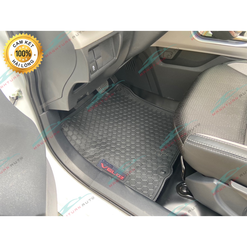 Thảm Lót Sàn Cao Su Đúc Xe Toyota Veloz 2022-23 Mẫu Tổ Ong Cao Su chữ đỏ Không Mùi Cao Cấp