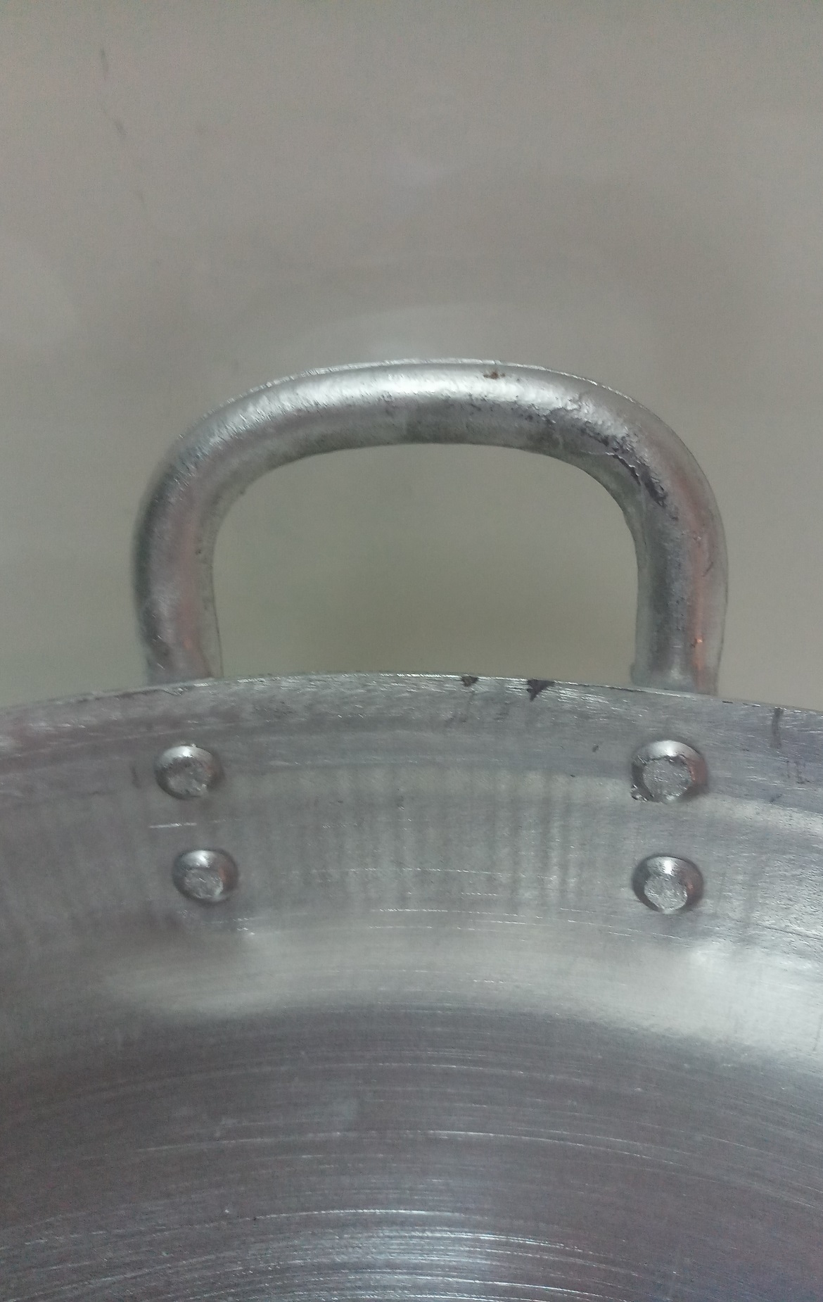 CHẢO NHÔM GÒ 1 TAY CẦM CÁN GỖ ĐB KHÔNG RỈ SÉT HVNCLC.