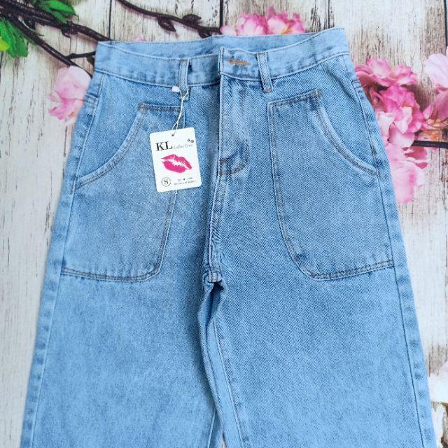 Quần jeans ống rộng túi trước model