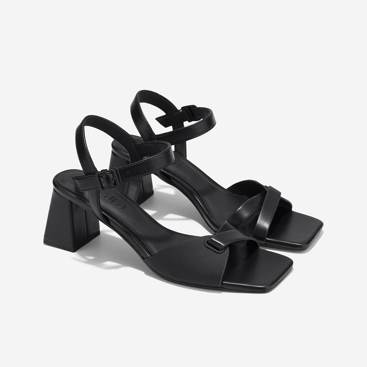 Vascara Giày Sandal Gót Trụ Phối Quai Thắt Nút Cách Điệu - SDN 0802
