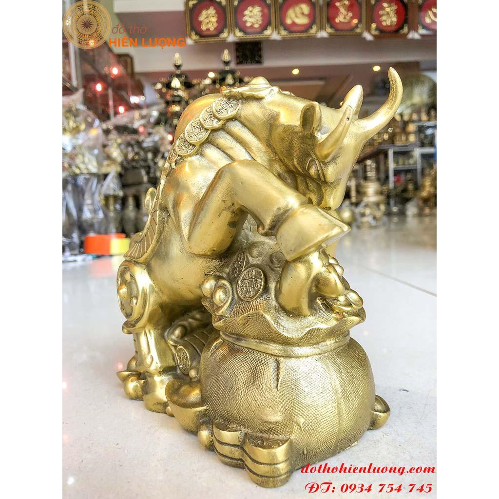Tượng Trâu Húc Đứng Bao Tiền – Tượng Trâu Phong Thủy