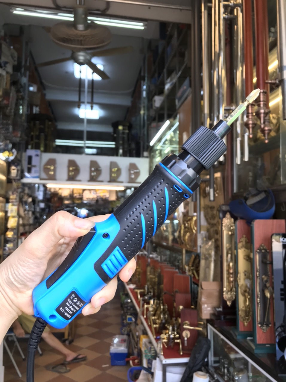 MÁY BẮN VÍT C-MART C0045