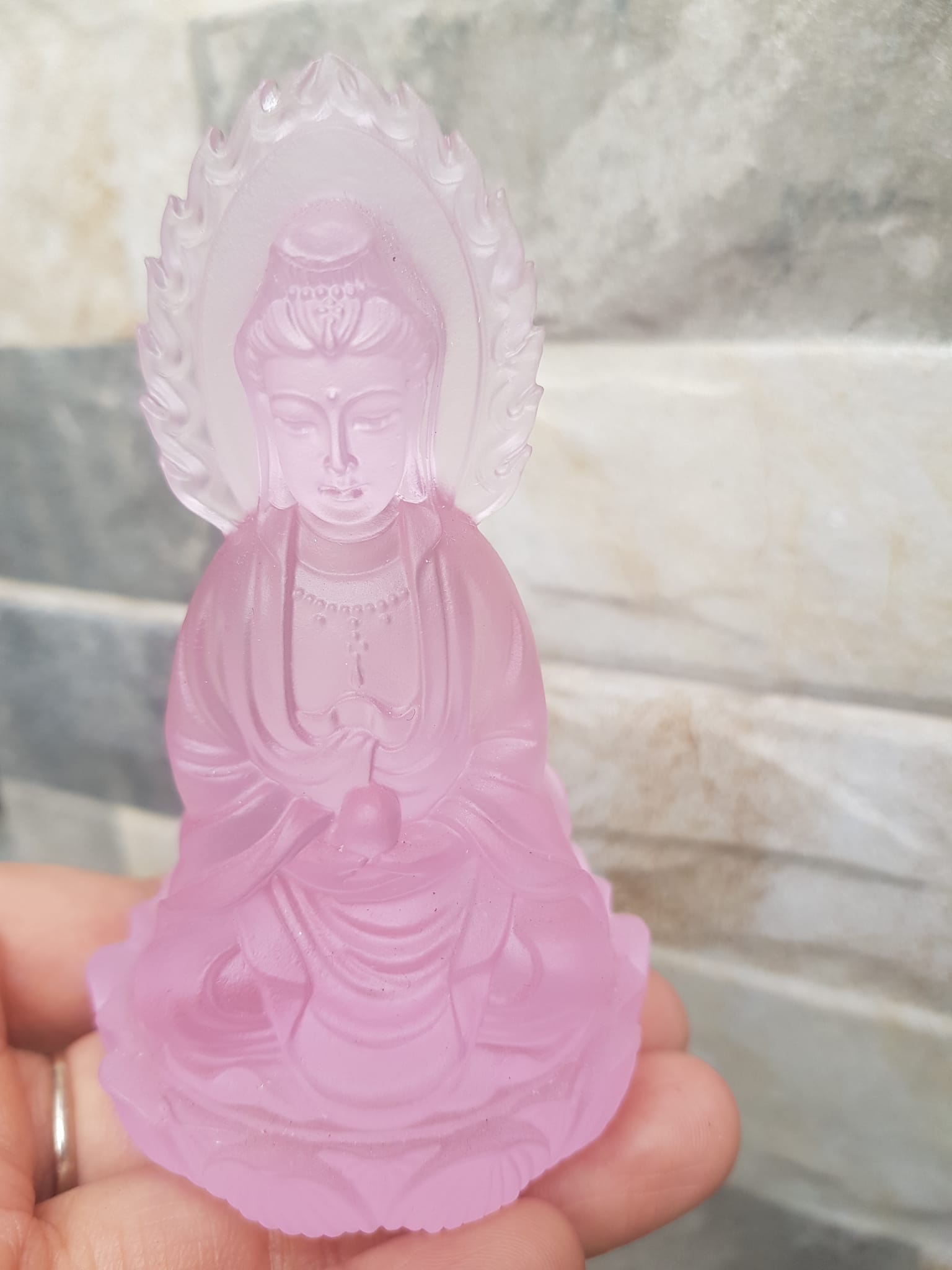 TƯỢNG PHẬT BÀ QUAN ÂM 2 MẶT ĐÁ LƯU LY HỒNG TƯƠI ĐẸP ĐỂ TRONG XE HƠI hoặc BÀN cao 10cm đk 6cm Hợp Anh Chị mệnh HOẢ mệnh THỔ ạ