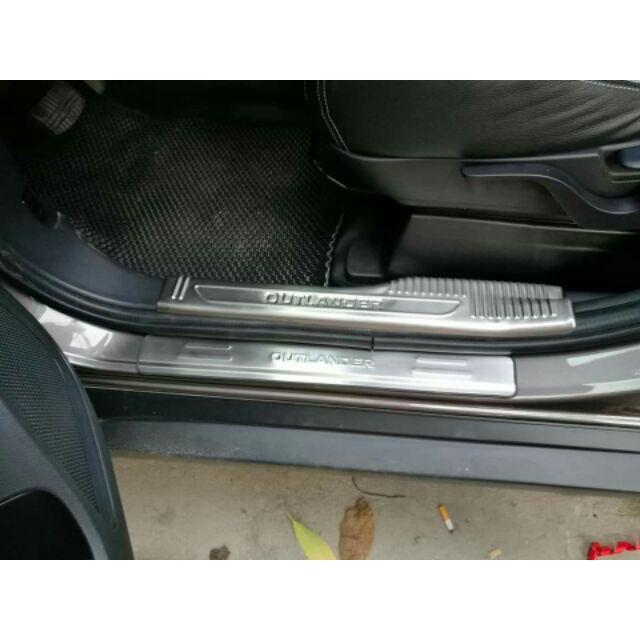 Ốp bậc trong ngoài xe Outlander 2018 2019 2020 mẫu INOX