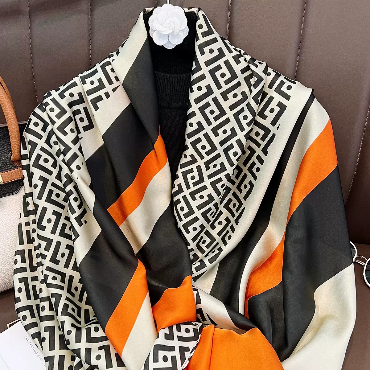 KHĂN CHOÀNG LỤA DÁNG DÀI CỰC SANG PHONG CÁCH TÂY ÂU SANG XỊN MỊN MÃ 08