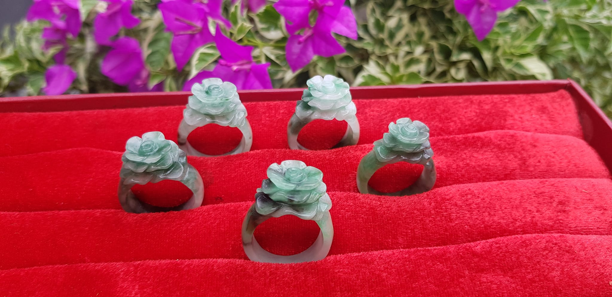 Nhẫn Nữ mới chạm Bông Hồng Nổi đá cẩm thạch tự nhiên Nhẫn màu Xanh trắng rất đẹp Ni 18mm đeo tay xinh lắm ạ