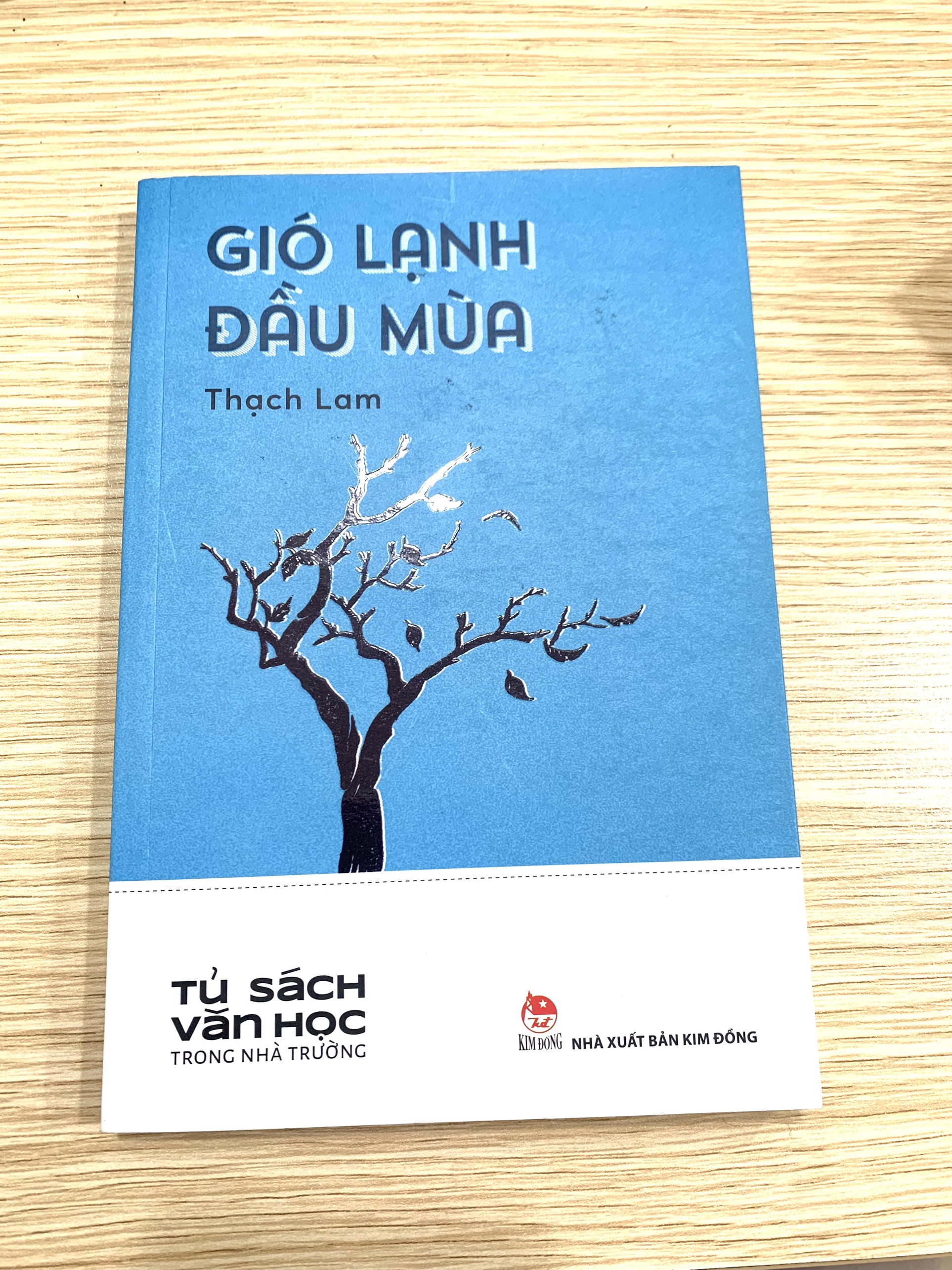 Văn Học Trong Nhà Trường: Gió Lạnh Đầu Mùa