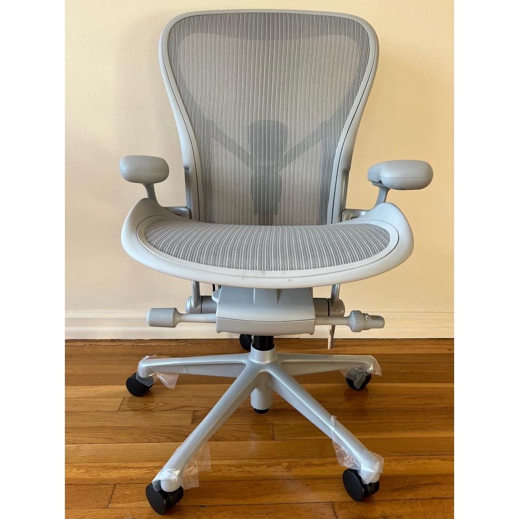 Ghế Công thái học Ergonomic Herman Miller Aeron 2 Ergohome chất liệu cao cấp, form dáng tiêu chuẩn quốc tế, tư thế ngồi chuẩn, bảo vệ tốt cột sống, bảo hành 12 năm