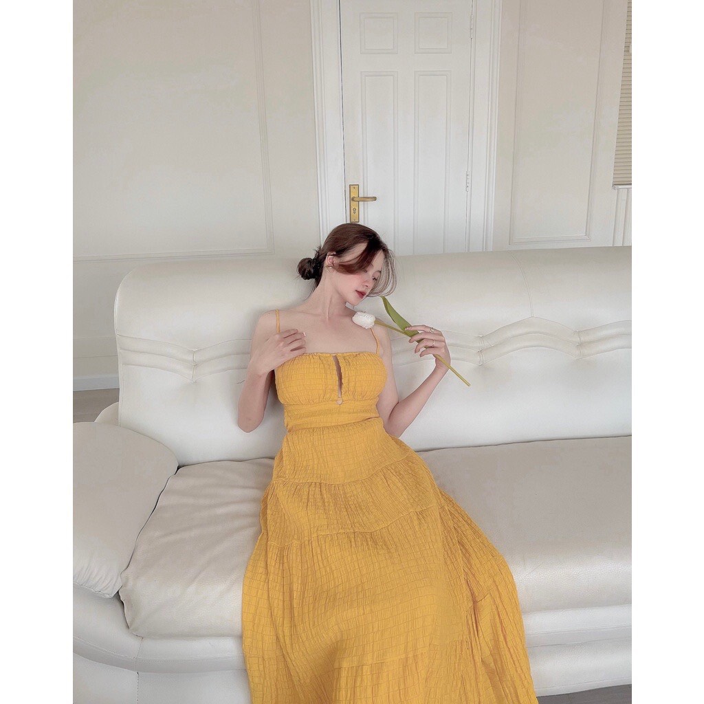 Đầm maxi vàng 2 dây cut out ngực hở lưng siêu quyến rũ