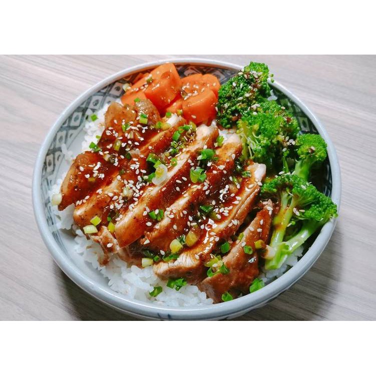 Sốt tẩm ướp Teriyaki đậm đặc hiệu Kikkoman chai thủy tinh 290g