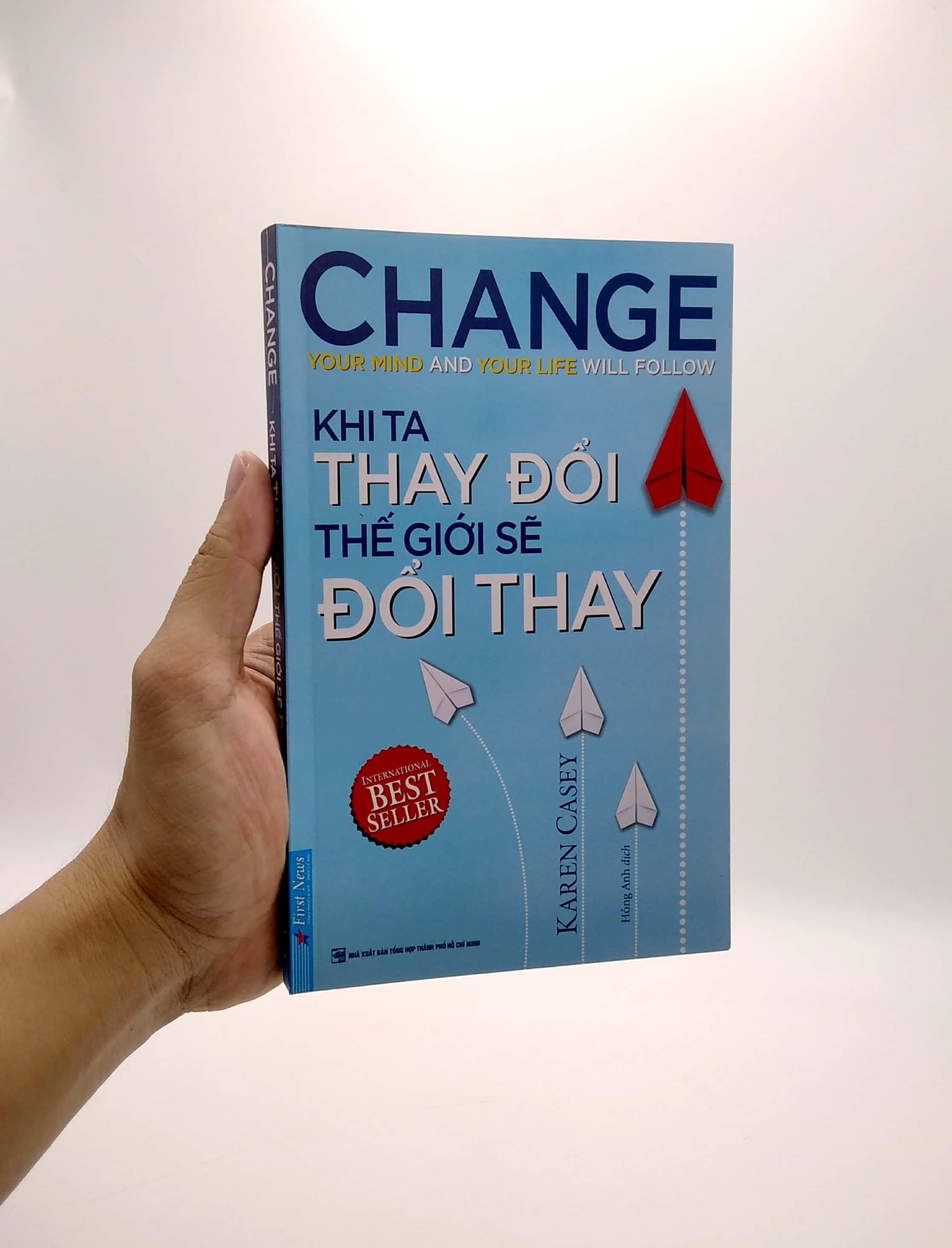 Sách Khi Ta Thay Đổi Thế Giới Sẽ Đổi Thay (Tái Bản 2022)