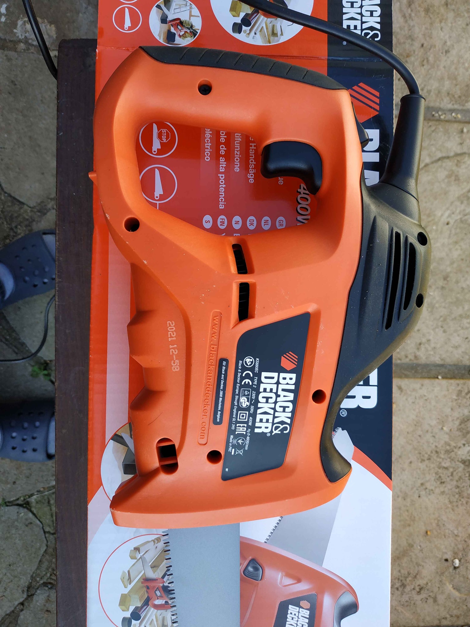 Máy cưa điện cầm tay BLACK &amp; DECKER KS880EC (400W)- Hàng chính hãng