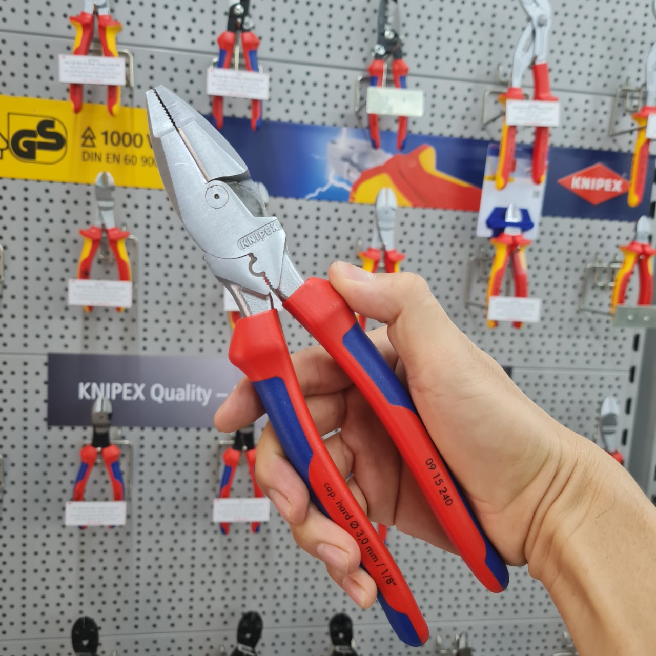 Kìm Đa Năng Knipex Lineman 09 15 240 Có Chức Năng Bấm Cos và Mạ Chrome Để Hạn Chế Gỉ Sét Chiều Dài 240mm