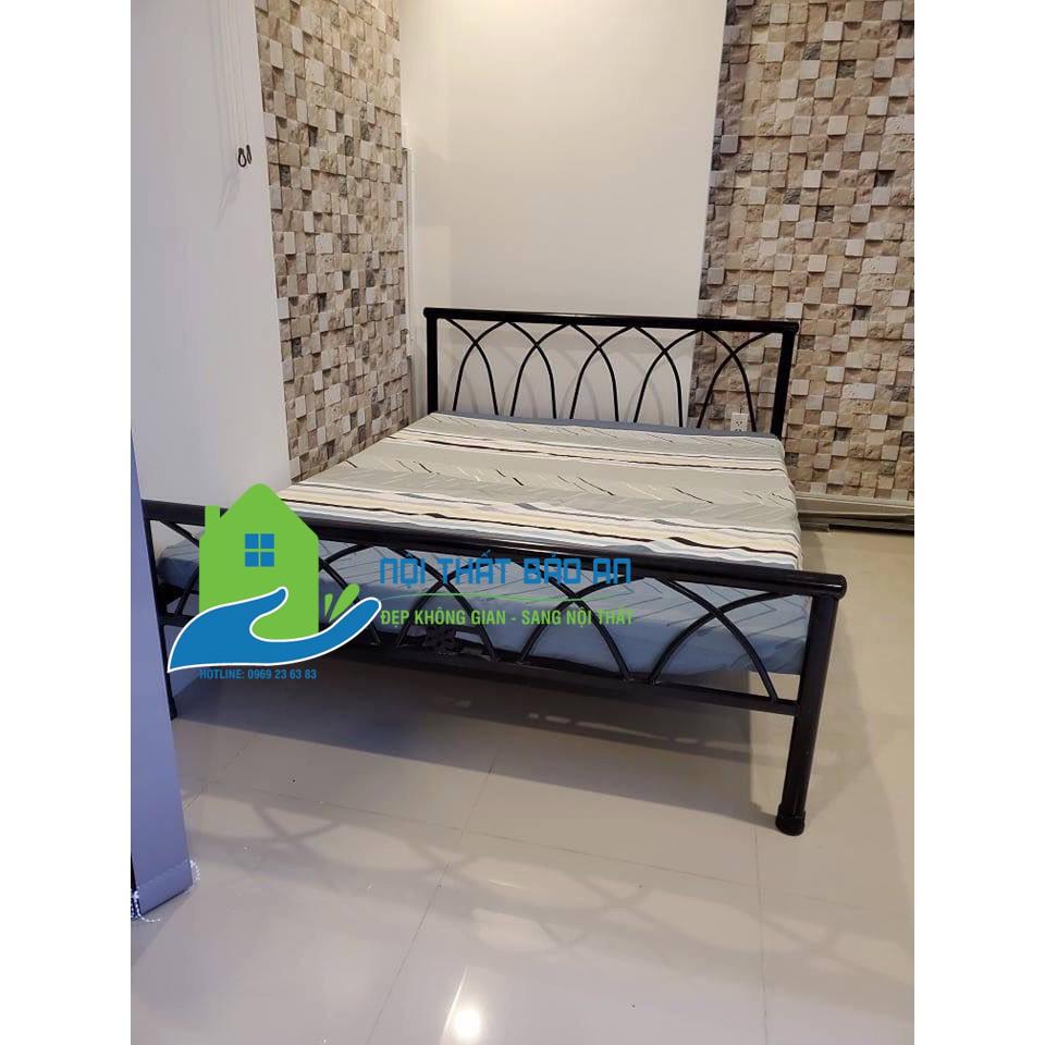Giường sắt tròn cao cấp đen chéo nhiều kích thước