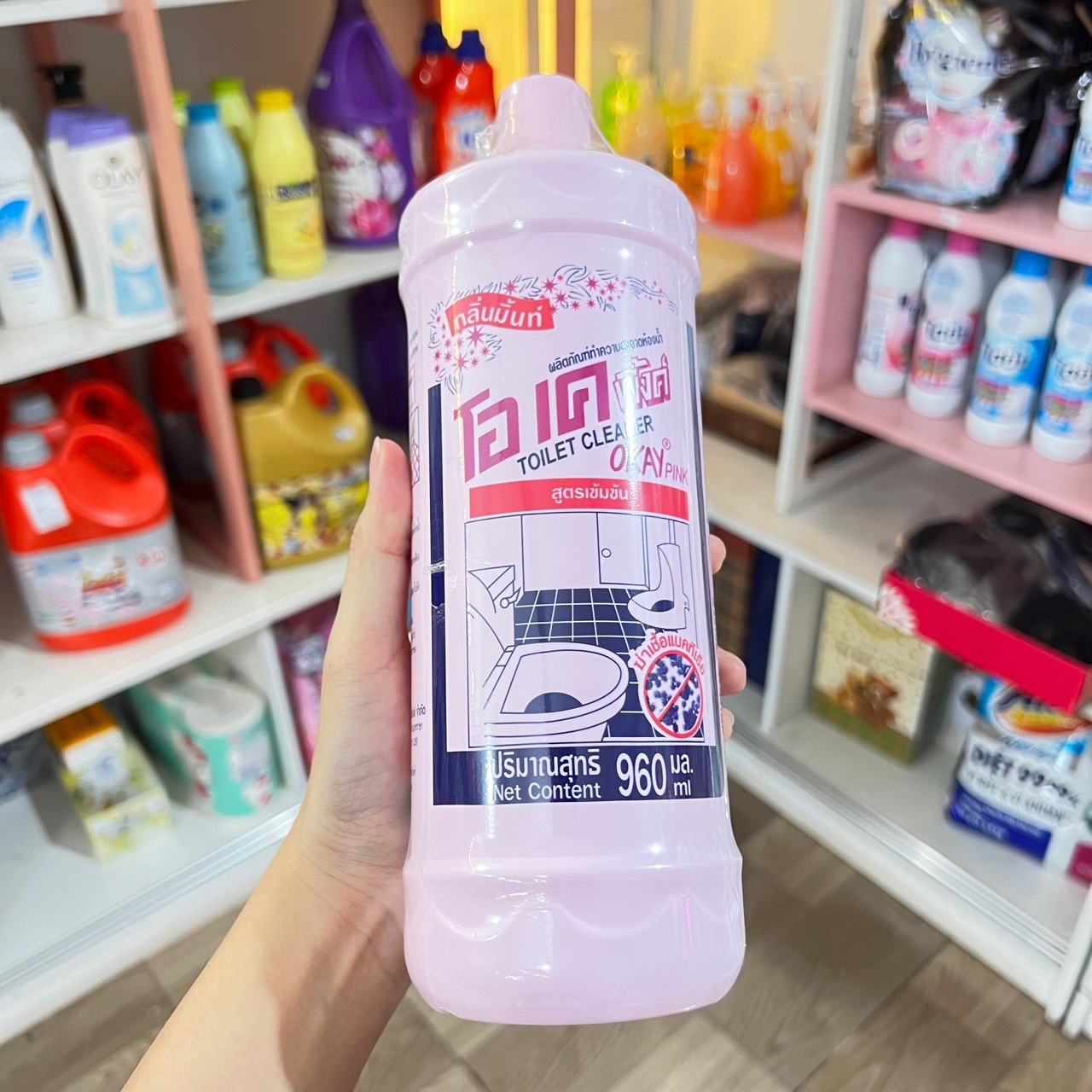 Nước tẩy bồn cầu 960ml loại bỏ các vết bẩn dễ dàng