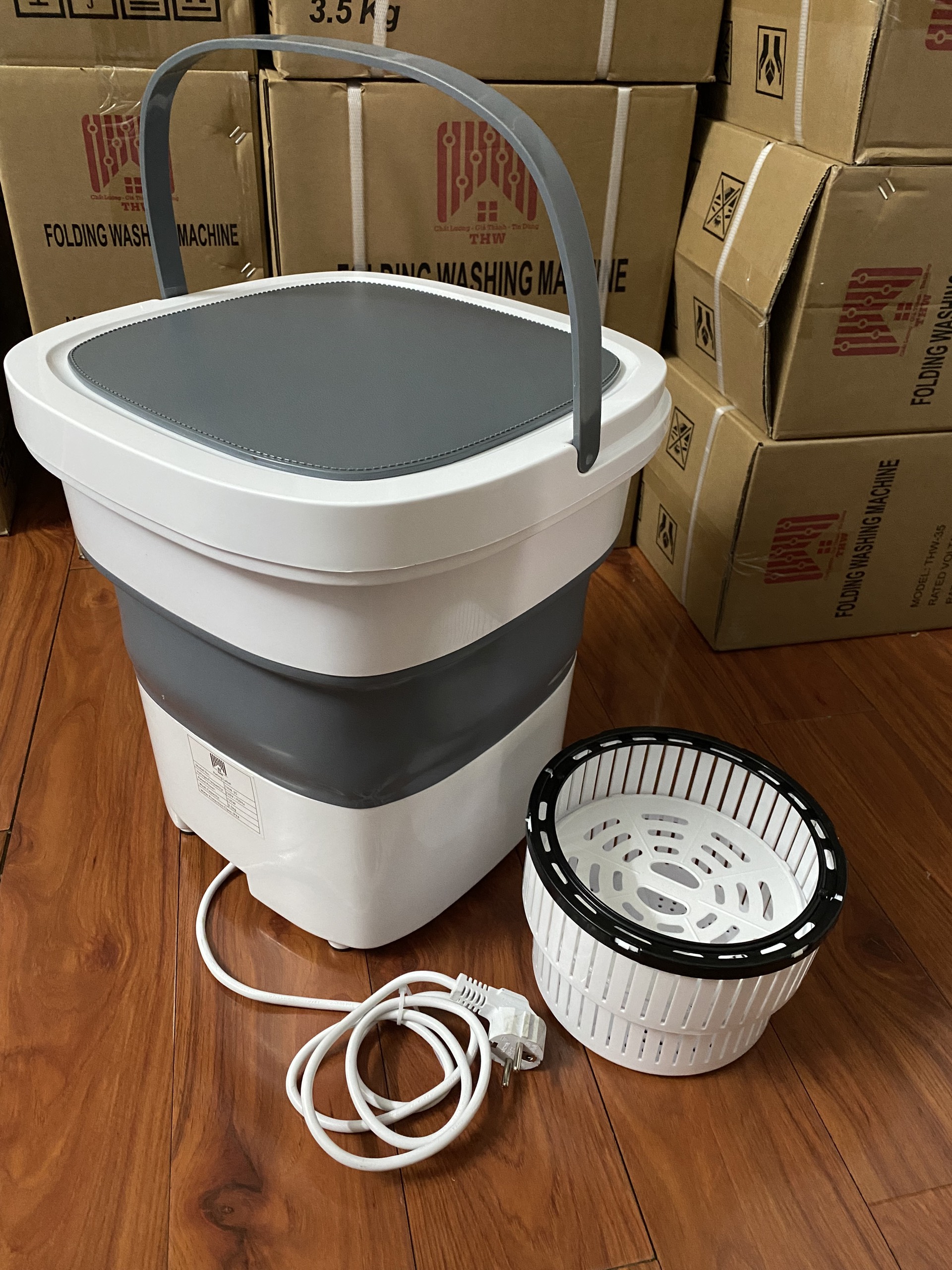 Máy giặt mini công suất hỗ trợ tới 4kg đồ giặt.Diệt khuẩn UV và Ozone