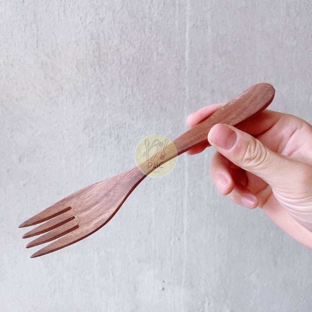Thìa , Muỗng, Nĩa, Dĩa gỗ Óc chó thủ công đẹp mắt, đa dang kích thước