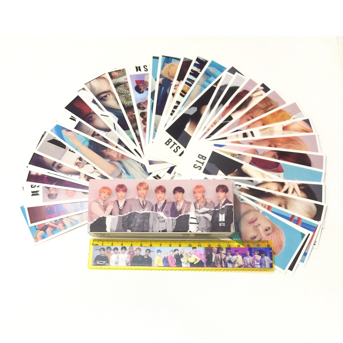 Combo 1 bộ postcard và 1 bộ bookmark BTS