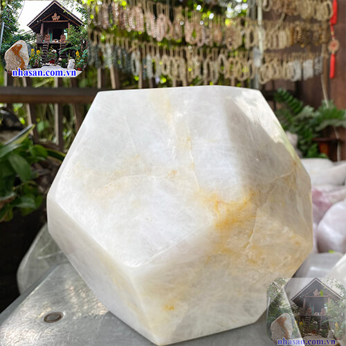 Đá 12 mặt thạch anh tự nhiên giúp xua đuổi tà khí cùng năng lượng âm, thu hút năng lượng dương mang đến may mắn và tài lộc QC913 nặng 17.4kg kích thước 22x14.5