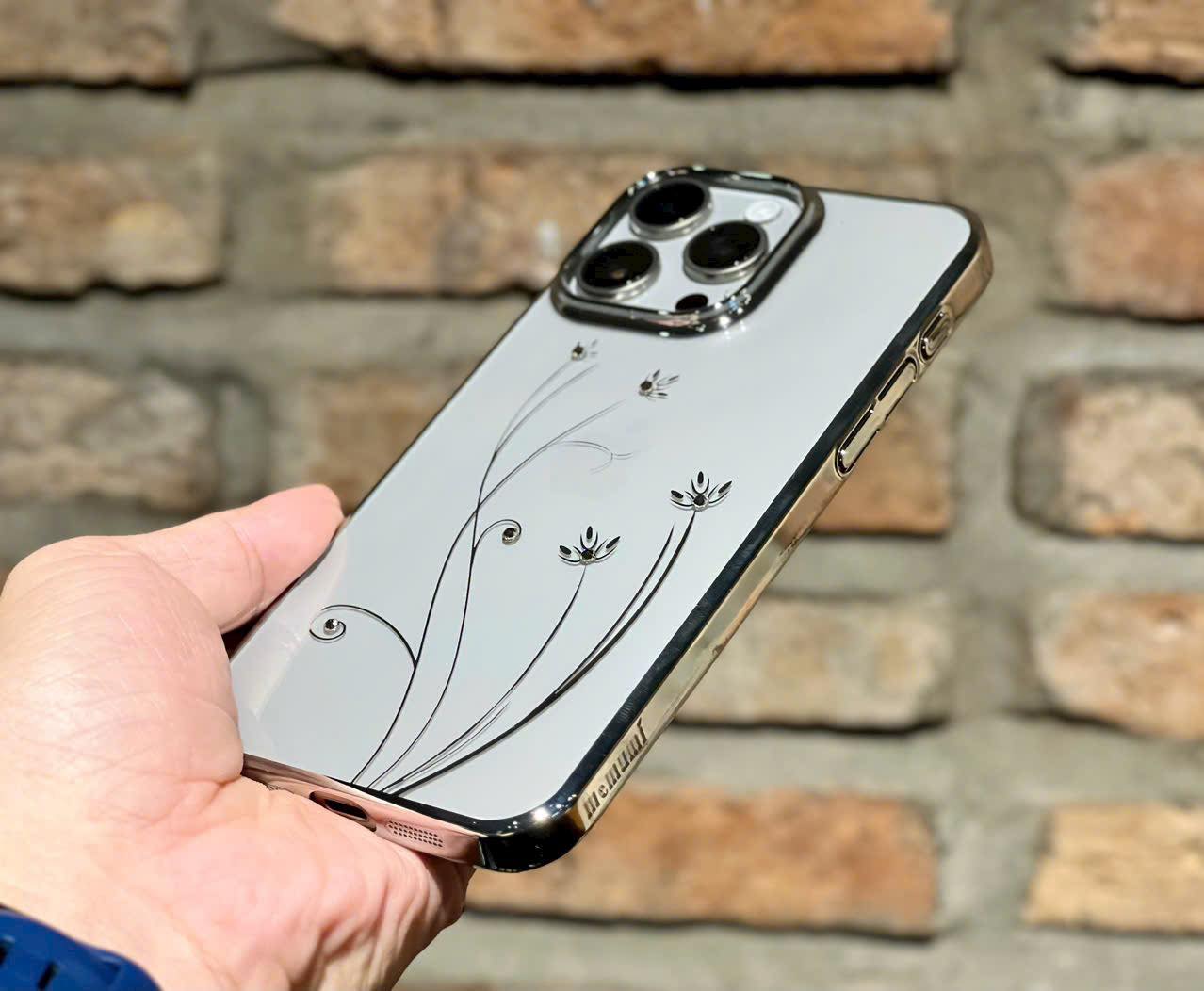 Ốp lưng cho iphone 15 pro max Memumi hoa đính đá Swarovski cực sang siêu mỏng nhẹ - hàng chính hãng