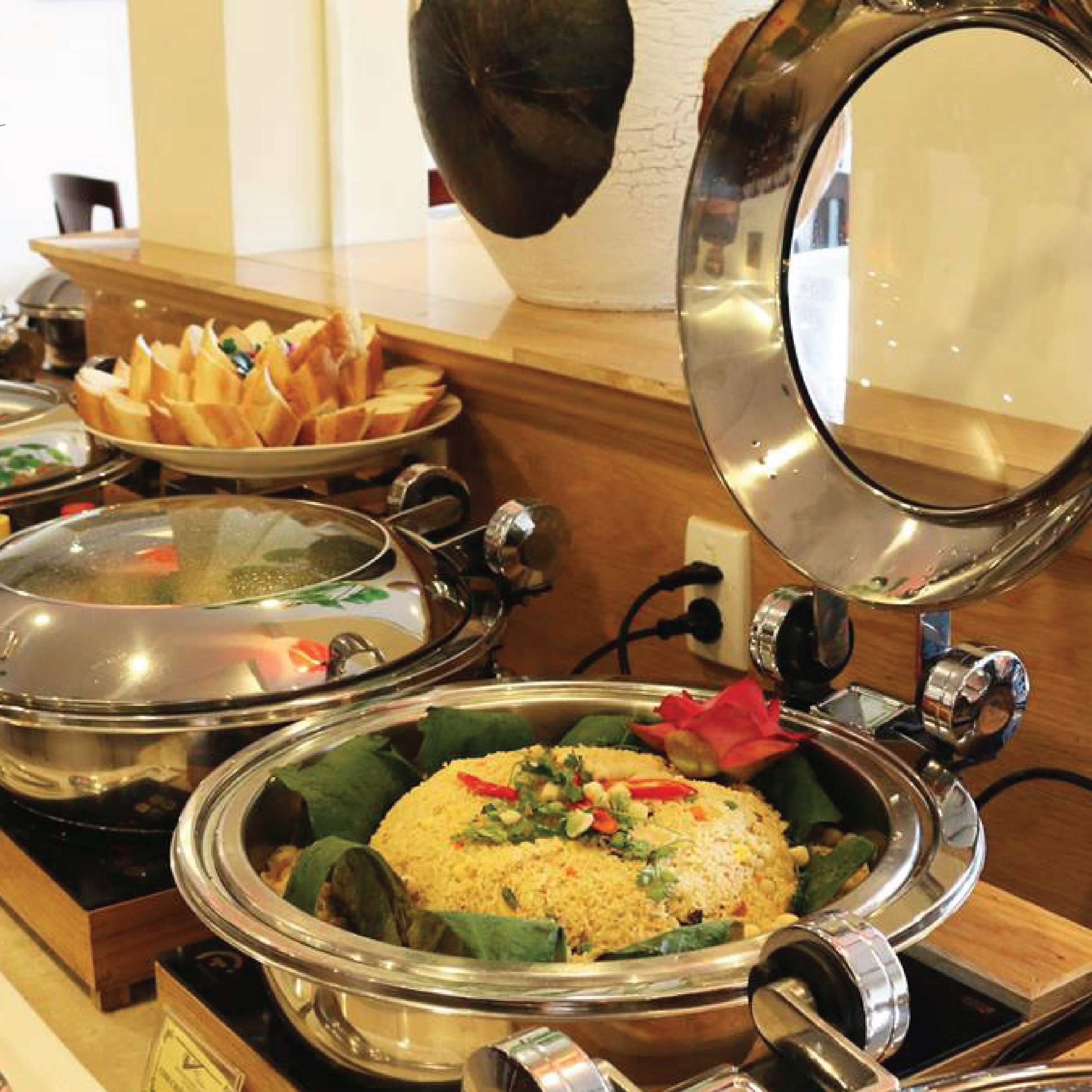 Voucher Buffet Chay Buổi Trưa tại Bông Sen Hotel Nhà Hàng Cỏ Nội với Hơn 40 Món Ăn Đặc Sắc