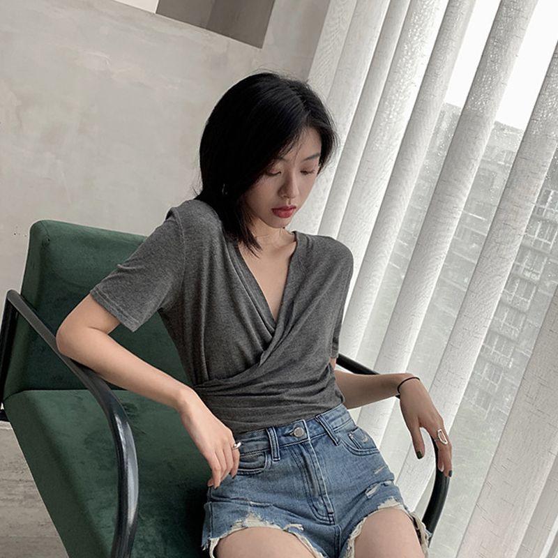 Áo Thun Nữ Ngắn Tay Cổ Chữ V Dáng Ôm