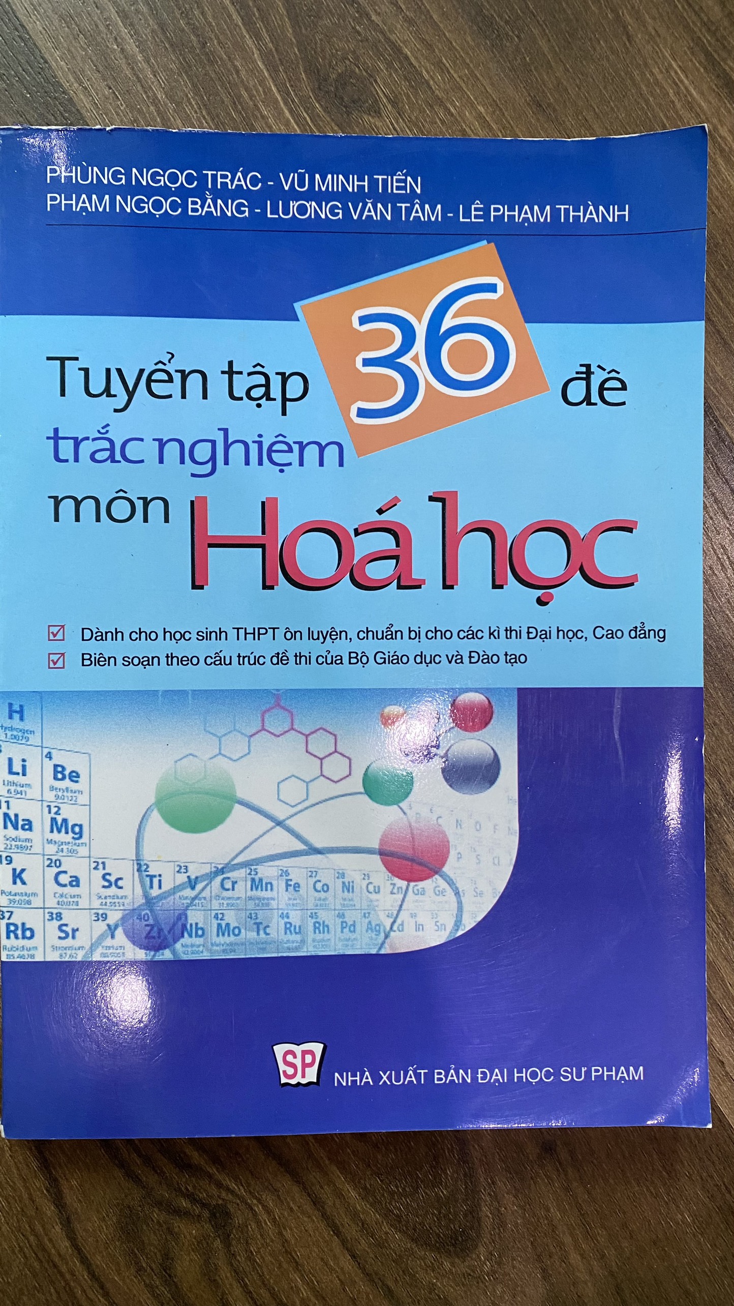 Sách - Tuyển tập 36 đề trắc nghiệm môn Hóa ôn, luyện thi vào các trường đại học, cao đẳng