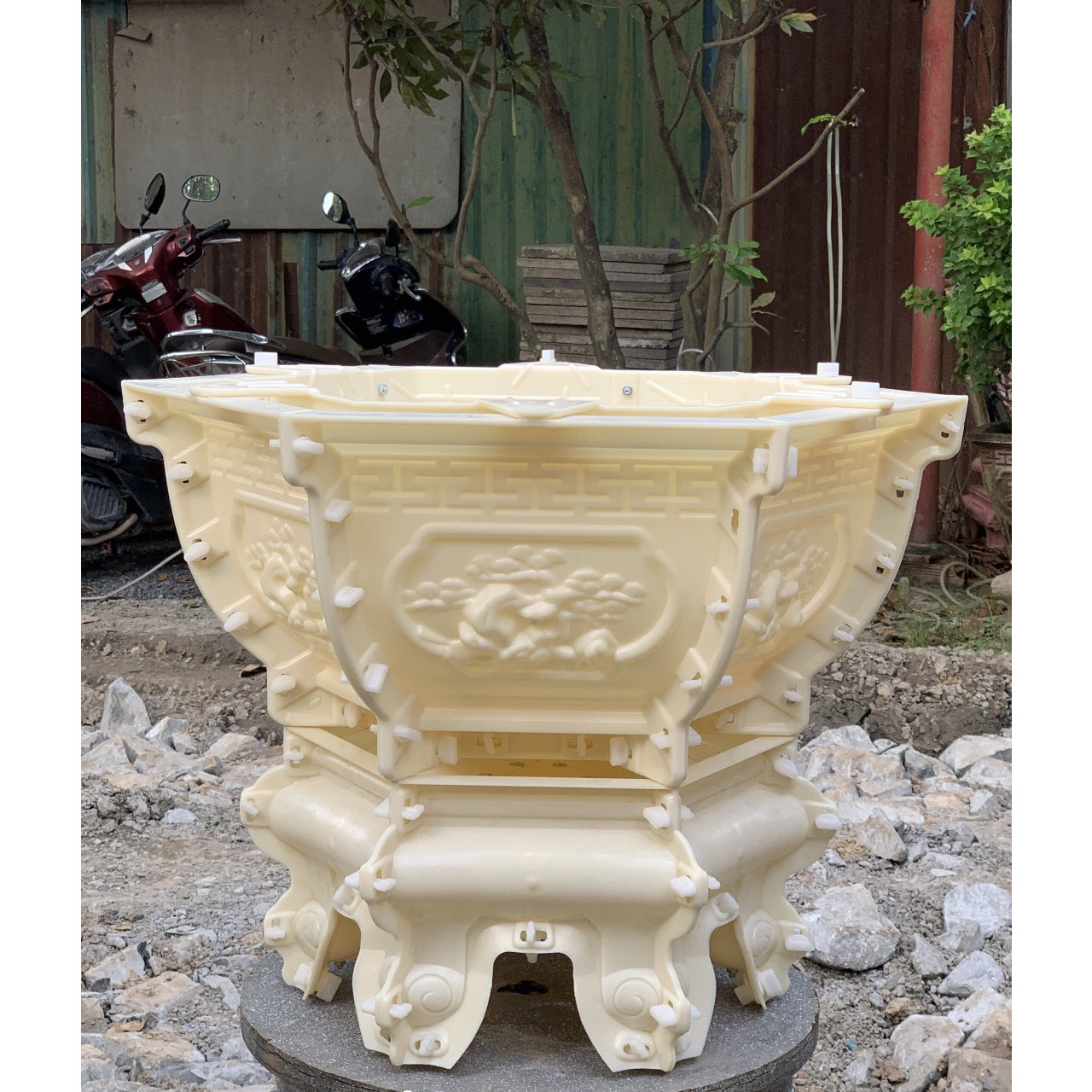Khuôn Chậu Cảnh Lục Giác 45 Dáng Bầu Kèm Chân Đôn Kỷ