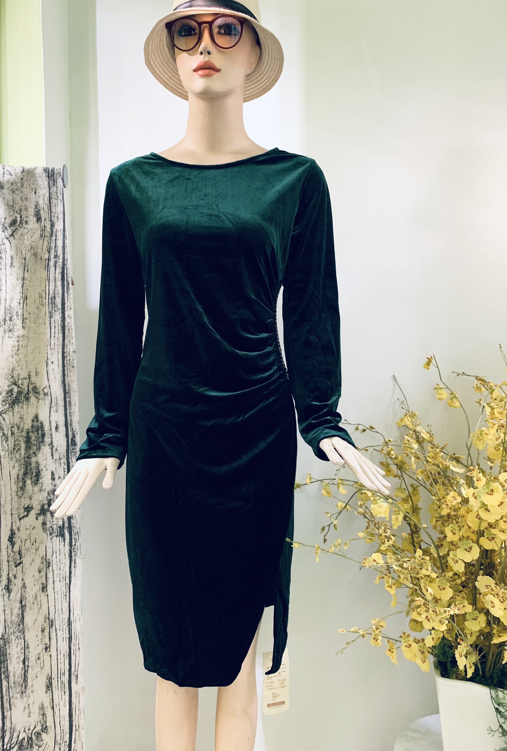 Đầm ôm nhẹ chất nhung cao cấp